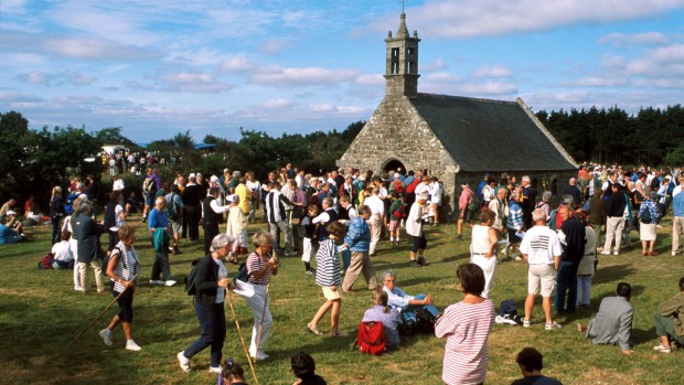 LOCRONAN FINISTERE : LA GRANDE TROMENIE - PROCESSION AYANT LIEU TOUS LES SIX ANS SUR UN ANCIEN CHEMIN