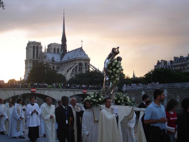 Procession de la Vierge pour l'Assomption Ã  Notre-Dame de Paris - 14/08/2008